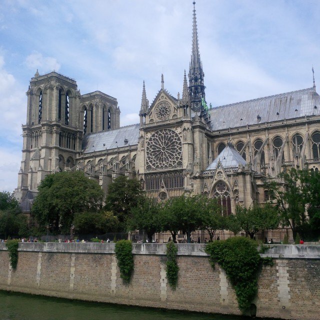 notre dame paříž francie